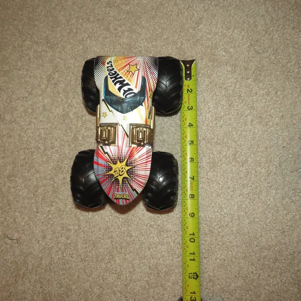 Hot Wheels Twin Mill Monster Truck 1:24 Scale - Picture 3 of 3